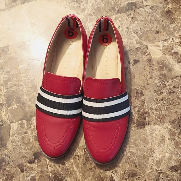 New Tommy Hilfiger loafers, size 6 - Picture 4 of 7